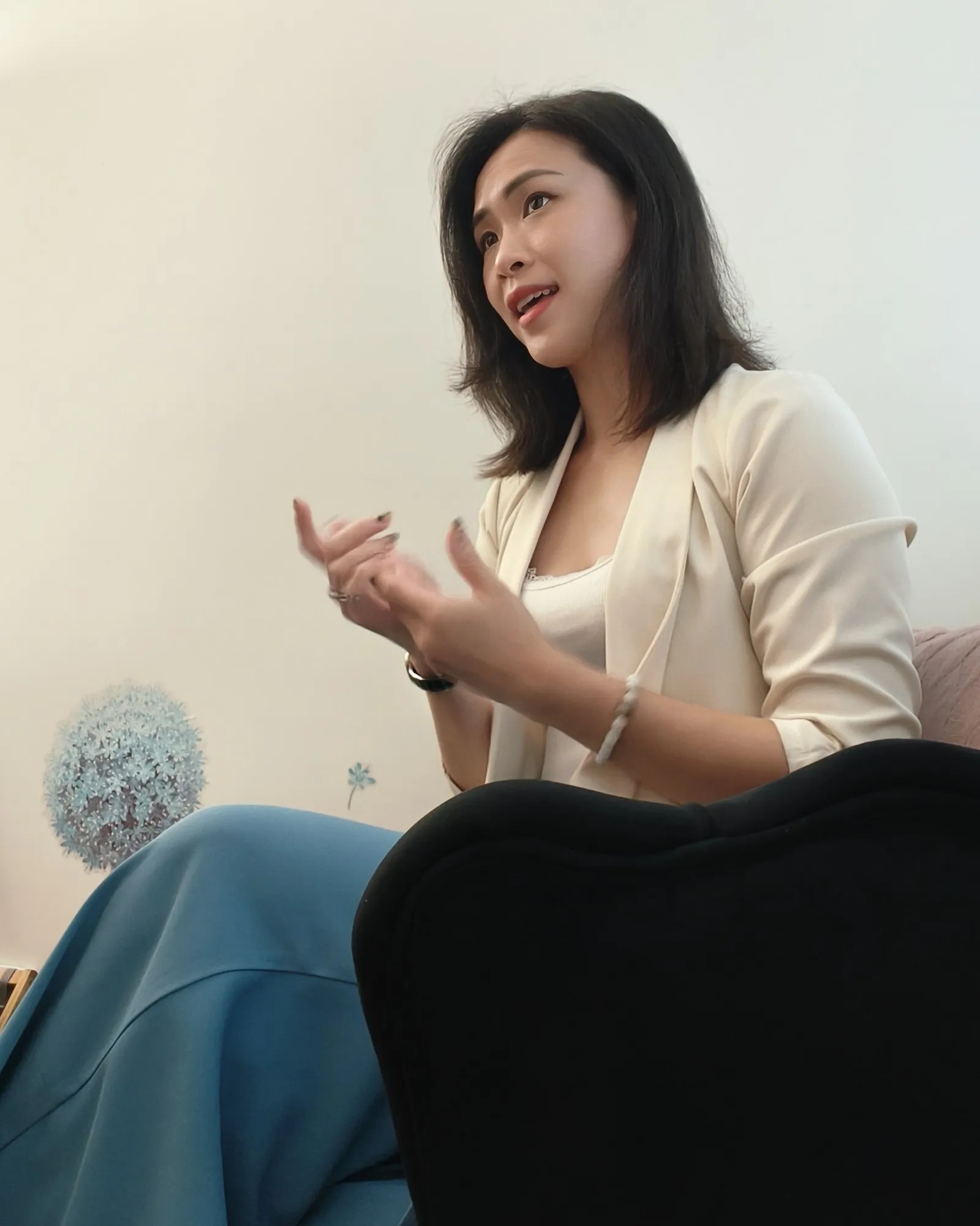 Michelle Lim in conversation during a one-to-one coaching session.